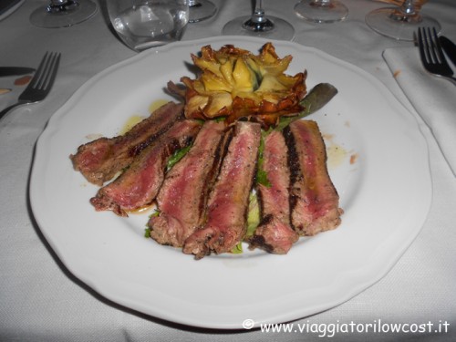 Tagliata di carne Chianina DOP con fiore di carciofo fritto