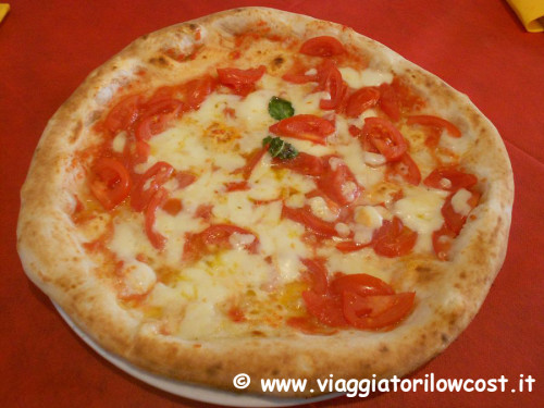 Pizza a Napoli Pizzeria Maccarò nel Centro Storico
