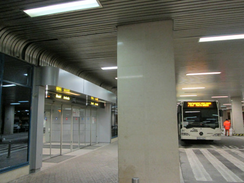 andare dall’aeroporto di Bucarest al centro in autobus