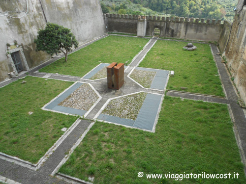 Cosa vedere a Genazzano fossato del Castello Colonna