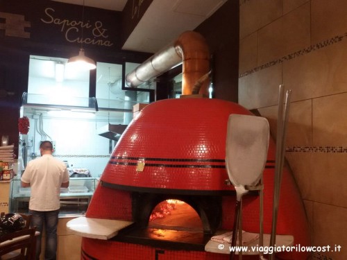 Forno Pizzeria Carmnella Napoli Centro vicino stazione