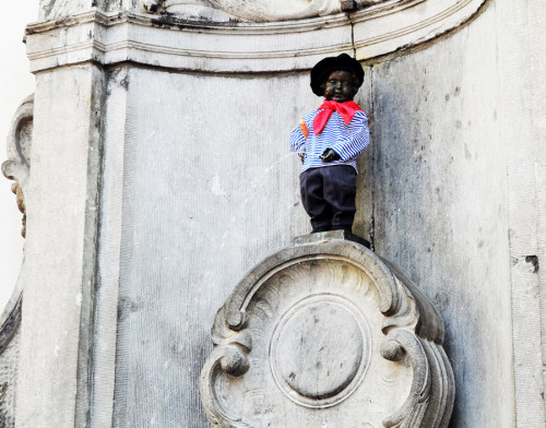 cosa vedere a Bruxelles abiti del Manneken-Pis