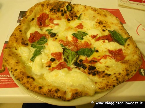 Pizza di Vincenzo di Fiore Pizzeria Bella Napoli Acerra