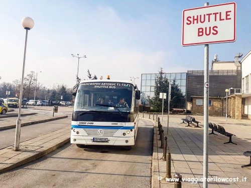 come andare dall'aeroporto di Sofia al centro città