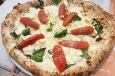 Margherita Sbagliata di Vincenzo Esposito Pizzeria Carmnella Napoli